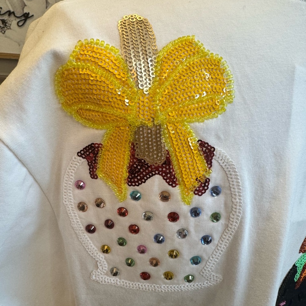 NWOT! QUEEN OF SPARKLES Sequin Candy Apple Tee - Picture 8 of 10